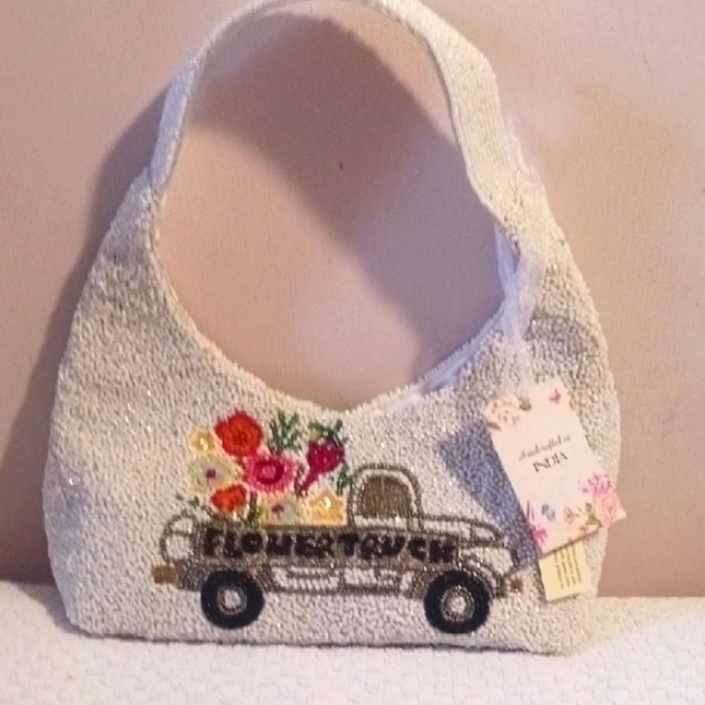 Gorgeous! Beaded Floral Truck Shoulder Bag in White 💐🛻🌺